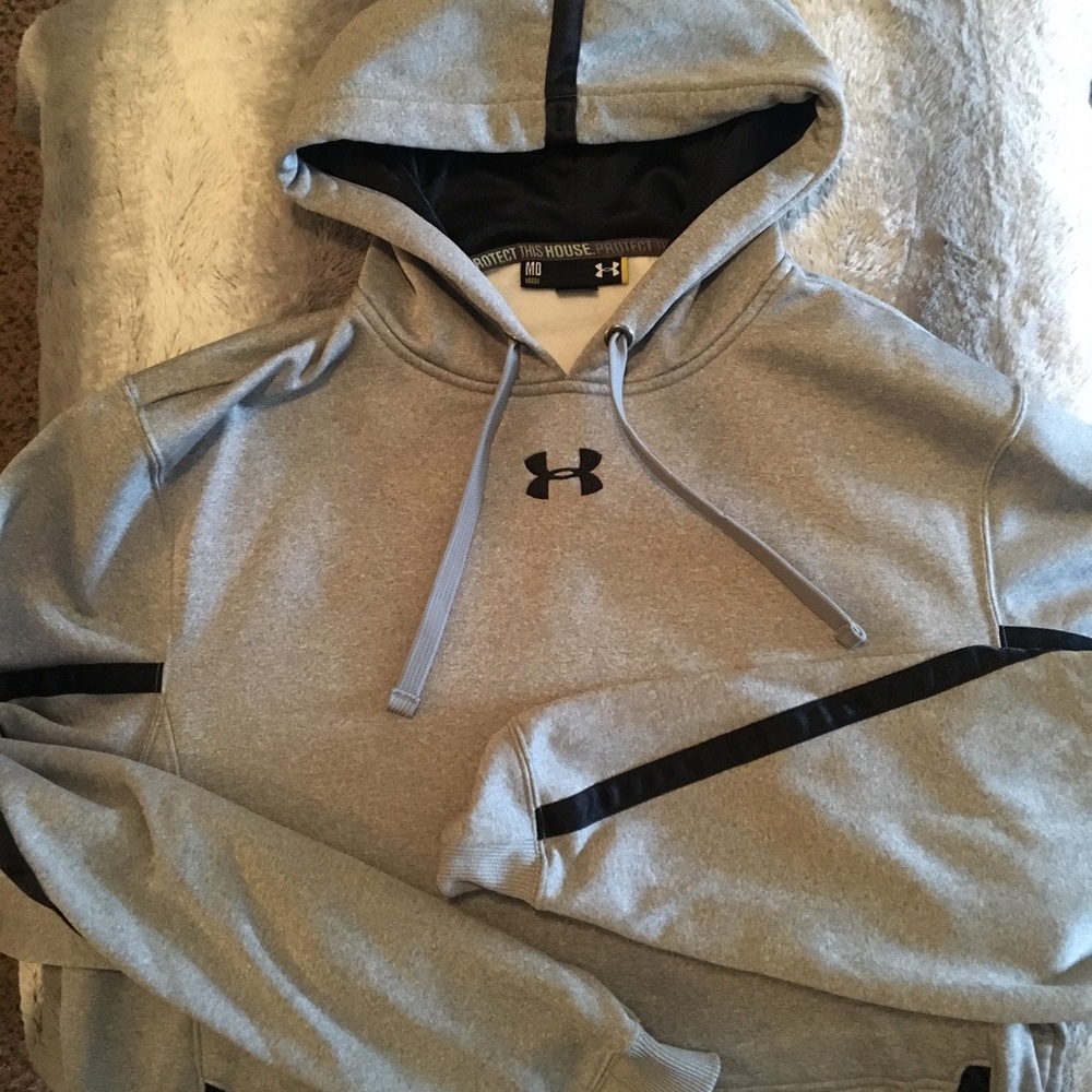 Under Armour Hoodie - Medium